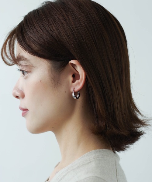 yu-ka（ユーカ）の「YU-KA : ボリュームぷっくりフープピアス（ピアス（両耳用）・レディース・シルバー/ゴールド・ONE SIZE）」の6枚目の写真