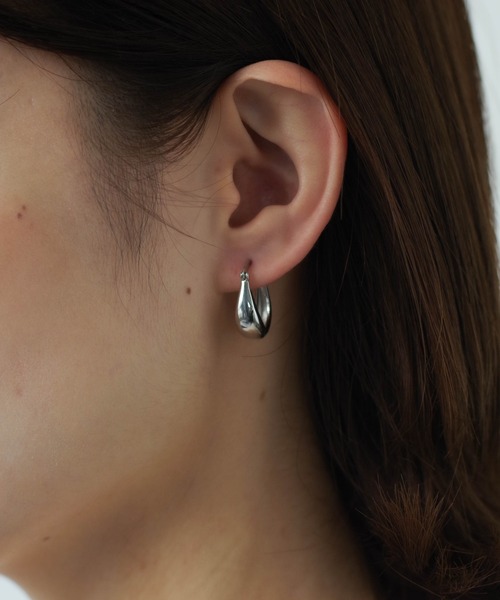 yu-ka（ユーカ）の「YU-KA : ボリュームぷっくりフープピアス（ピアス（両耳用）・レディース・シルバー/ゴールド・ONE SIZE）」の5枚目の写真