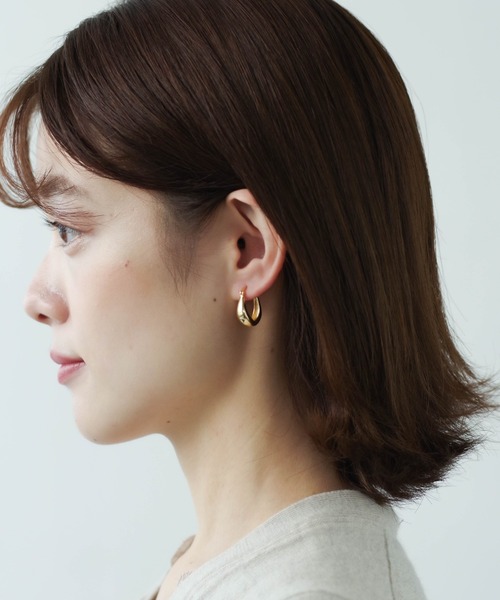 yu-ka（ユーカ）の「YU-KA : ボリュームぷっくりフープピアス（ピアス（両耳用）・レディース・シルバー/ゴールド・ONE SIZE）」の10枚目の写真