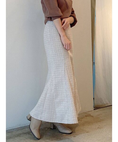 dazzlin(ダズリン)の「ツイードロングナロースカート(スカート・レディース・その他1/ベージュ・SMALL/MEDIUM/LARGE)」の2枚目の写真
