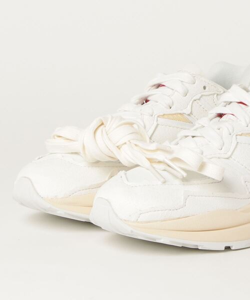 NEW BALANCE（ニューバランス）の「M5740（スニーカー・メンズ・ホワイト・22.5cm/23.5cm/24.5cm/25.5cm/26.5cm/27.5cm/28.5cm/30.0cm/23.0cm/24.0cm/25.0cm/26.0cm/27.0cm/28.0cm）」の2枚目の写真