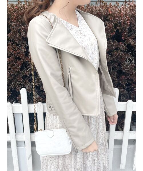 dazzlin（ダズリン）の「ベーシックライダースジャケット（テーラードジャケット・レディース・ブラック/ベージュ・FREE）」の5枚目の写真