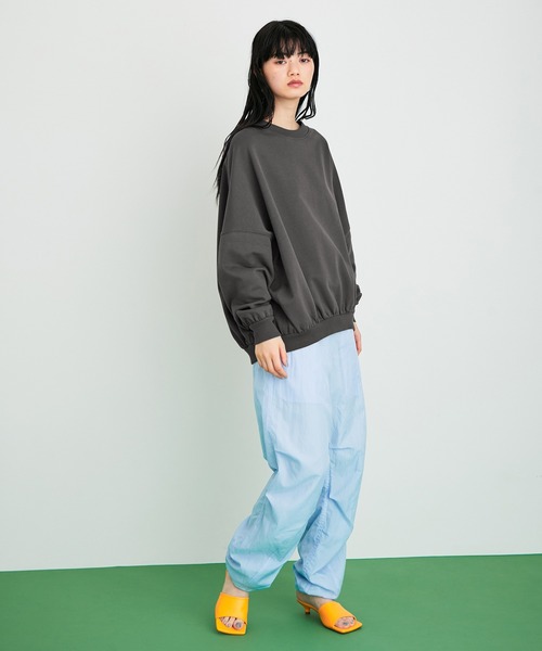 ADAM ET ROPE'（アダムエロペ）の「コクーンスウェット（スウェット・レディース・サックスブルー/ホワイト/チャコールグレー・FREE）」の7枚目の写真