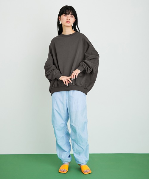 ADAM ET ROPE'（アダムエロペ）の「コクーンスウェット（スウェット・レディース・サックスブルー/ホワイト/チャコールグレー・FREE）」の5枚目の写真