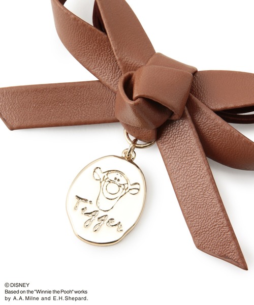Disney（ディズニー）の「【プー/ティガー】フェイクレザーリボンメタルプレートポニー（ヘアゴム・レディース・ベージュ/キャメル・FREE）」の12枚目の写真