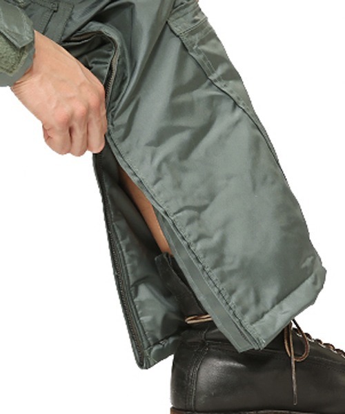MILITARY(ミリタリー)の「実物 新品 米軍 CWU-64/P NOMEX フライトスーツ(つなぎ/オールインワン・メンズ・セージグリーン・40L)」の22枚目の写真