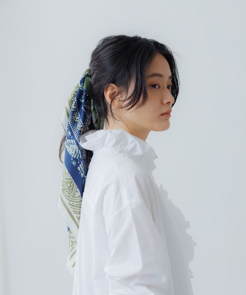 collex（コレックス）の「ボタニカルシルクプリントスカーフ（バンダナ/スカーフ・レディース・ブラウン系その他/グリーン系その他・フリー）」の2枚目の写真