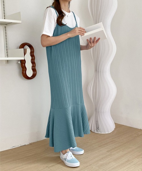 me+em select（ミームセレクト）の「※【 ５color 】プリーツフレアマーメイドキャミワンピース【韓国製】（ワンピース・レディース・ベージュ/ブラック/ブルー/チャコール/ピンク・FREE）」の15枚目の写真
