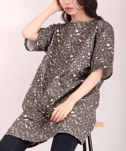 FUNALIVE(ファンアライブ)の「/nINE byおかべてつろうコラボ商品 5分丈猫総柄プリント BIGTシャツ(Tシャツ/カットソー・メンズ・オフホワイト/チャコール・L/M)」の2枚目の写真