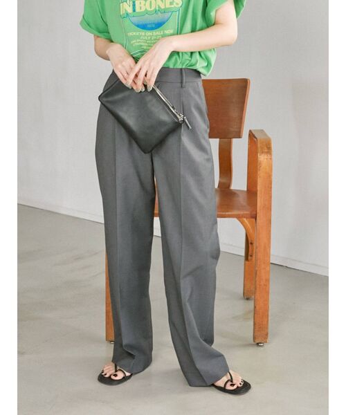 Ungrid（アングリッド）の「センタープレスルーズパンツ（その他パンツ・レディース・チャコールグレー/グリーン/ベージュ・SMALL/MEDIUM）」の4枚目の写真