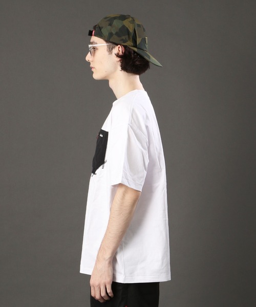 AVIREX（アヴィレックス）の「【AVIREX×WILD THINGS】キャンプ ポケット Tシャツ/CAMP POCKET T-SHIRT（Tシャツ/カットソー・メンズ・ホワイト/ブラック・MEDIUM/LARGE）」の5枚目の写真