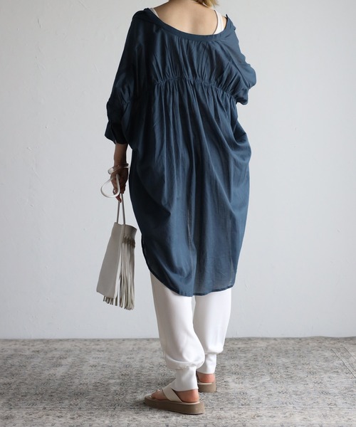 Fizz（フィズ）の「コットンボイルギャザーヨークブラウス（シャツ/ブラウス・レディース・ホワイト/ダークブルー/グレイッシュベージュ/チャコール/パープル/ブルー/ラベンダー/ライトカーキ/ブラック・M）」の7枚目の写真