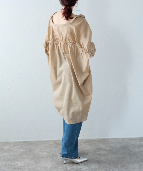 Fizz（フィズ）の「コットンボイルギャザーヨークブラウス（シャツ/ブラウス・レディース・ホワイト/ダークブルー/グレイッシュベージュ/チャコール/パープル/ブルー/ラベンダー/ライトカーキ/ブラック・M）」の4枚目の写真