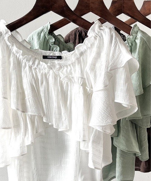 one way（ワンウェイ）の「シャーリングクロスブラウス（シャツ/ブラウス・レディース・ホワイト/ブラック/ライトグリーン/ライトブラウン・FREE）」の2枚目の写真