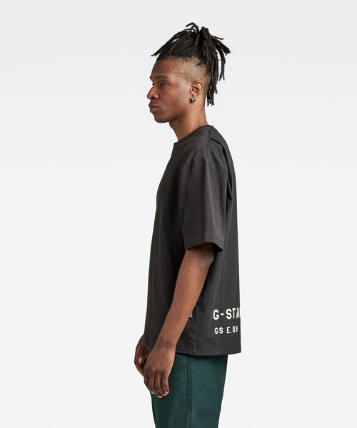 G-STAR(ジースター)の「UTILITY MIX BOXY T-SHIRT/バックプリント/ロゴT/オーバーサイズ(Tシャツ/カットソー・メンズ・ライトグレー/ダークブラック/ライトグリーン・SMALL/MEDIUM/LARGE/X-SMALL/X-LARGE)」の4枚目の写真