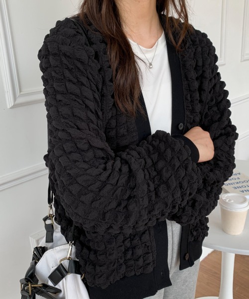 ABITOKYO(アビトーキョー)の「2022AW 立体ワッフルVネックカーディガン(カーディガン/ボレロ・レディース・ホワイト/ベージュ/ブラック・FREE)」の4枚目の写真
