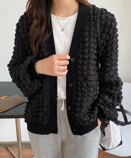 ABITOKYO(アビトーキョー)の「2022AW 立体ワッフルVネックカーディガン(カーディガン/ボレロ・レディース・ホワイト/ベージュ/ブラック・FREE)」の6枚目の写真