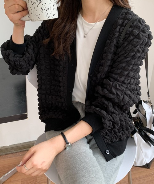 ABITOKYO(アビトーキョー)の「2022AW 立体ワッフルVネックカーディガン(カーディガン/ボレロ・レディース・ホワイト/ベージュ/ブラック・FREE)」の5枚目の写真
