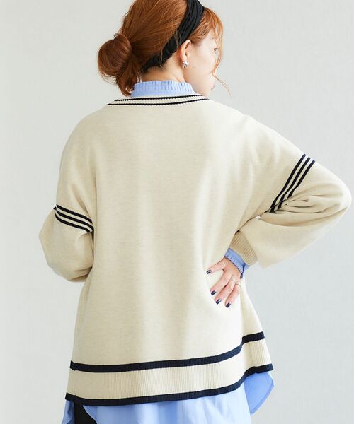 le.coeur blanc（ルクールブラン）の「配色ライン入りVネックカーディガン（カーディガン/ボレロ・レディース・アイボリー/カーキオリーブ・38）」の6枚目の写真