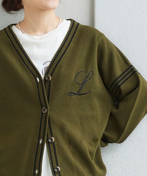 le.coeur blanc（ルクールブラン）の「配色ライン入りVネックカーディガン（カーディガン/ボレロ・レディース・アイボリー/カーキオリーブ・38）」の16枚目の写真