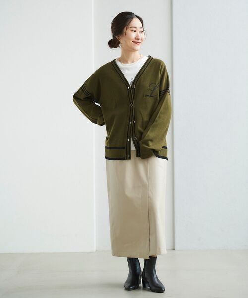 le.coeur blanc（ルクールブラン）の「配色ライン入りVネックカーディガン（カーディガン/ボレロ・レディース・アイボリー/カーキオリーブ・38）」の17枚目の写真