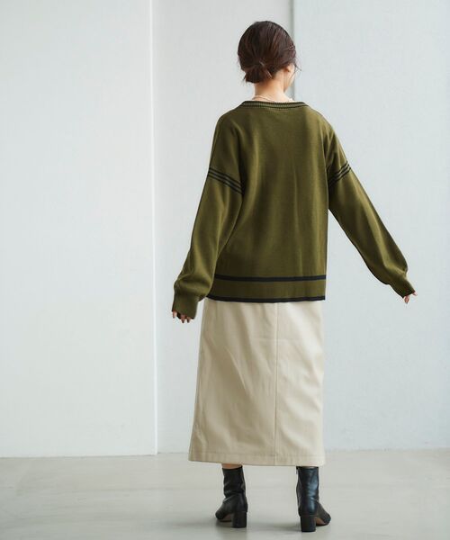 le.coeur blanc（ルクールブラン）の「配色ライン入りVネックカーディガン（カーディガン/ボレロ・レディース・アイボリー/カーキオリーブ・38）」の18枚目の写真