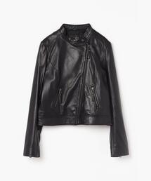 To b. by agnes b.（トゥービーバイアニエスベー）の「ニューキュア