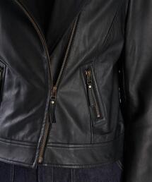 To b. by agnes b.（トゥービーバイアニエスベー）の「ニューキュア