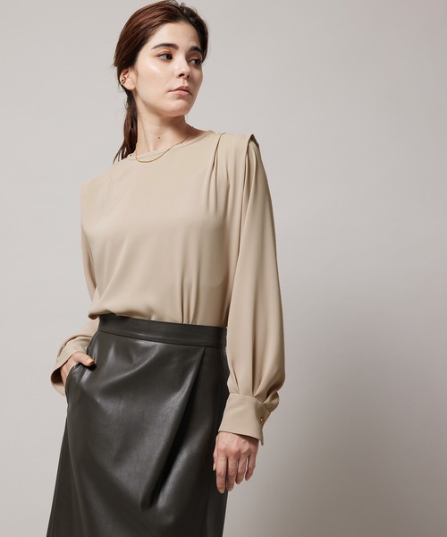 ROPE'（ロペ）の「ショルダータックとろみブラウス（シャツ/ブラウス・レディース・ブラック/ホワイト/ベージュ系その他・38）」の5枚目の写真