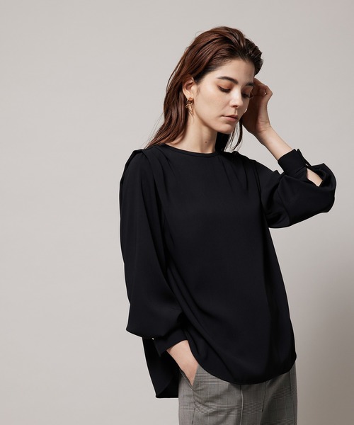 ROPE'（ロペ）の「ショルダータックとろみブラウス（シャツ/ブラウス・レディース・ブラック/ホワイト/ベージュ系その他・38）」の10枚目の写真