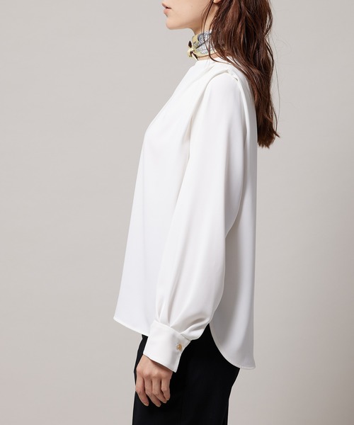 ROPE'（ロペ）の「ショルダータックとろみブラウス（シャツ/ブラウス・レディース・ブラック/ホワイト/ベージュ系その他・38）」の12枚目の写真