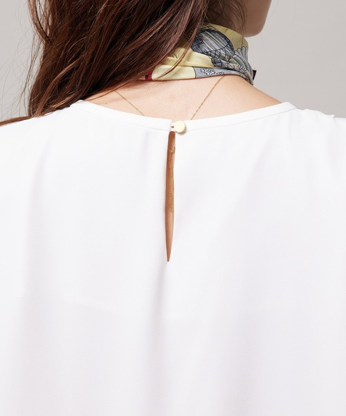 ROPE'（ロペ）の「ショルダータックとろみブラウス（シャツ/ブラウス・レディース・ブラック/ホワイト/ベージュ系その他・38）」の15枚目の写真