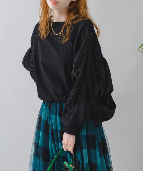 vingtrois（バントロア）の「vingtrois シャーリング切替カットプルオーバー（Tシャツ/カットソー・レディース・ブラック/グレイッシュベージュ/ホワイト・FREE）」の2枚目の写真