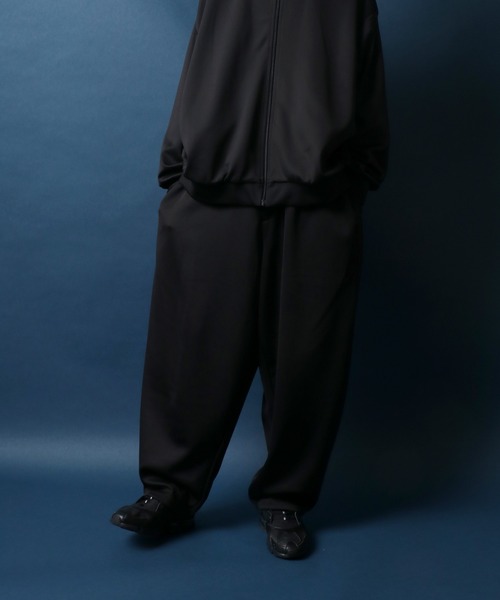 ANPAS（アンパス）の「ANPAS Tuck Wide Balloon Track Pants/ANPAS 別注 タックワイドバルーントラックパンツ ジャージパンツ セットアップ対応（その他パンツ・メンズ・ブラック・LL/M/L）」の15枚目の写真