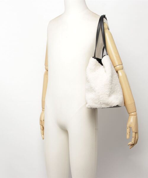 Guess（ゲス）の「VIKKY Tote（トートバッグ・レディース・ナチュラル・ONE SIZE）」の15枚目の写真