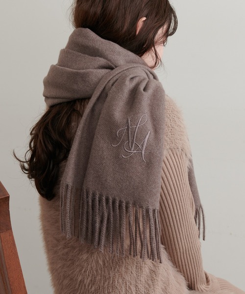 natural couture（ナチュラルクチュール）の「ロゴ刺繍入りストール（ストール/ショール・レディース・ブラック/オフホワイト/ピンク/モカ・FREE）」の3枚目の写真