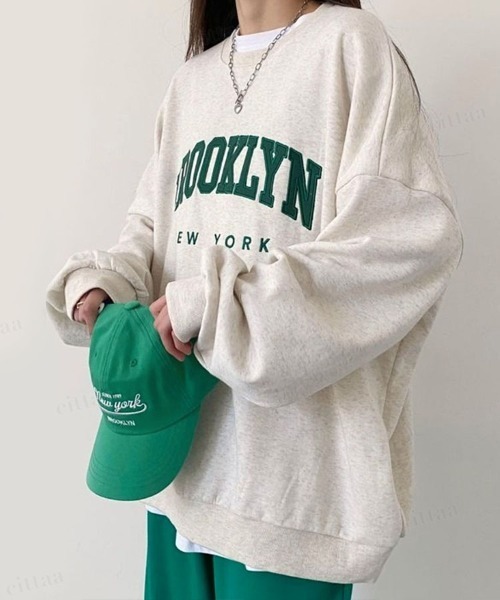 Dalfwin(ダールフィン)の「【裏起毛アリ】2022AW スウェット 秋冬 韓国スウェット BROOKLYNワッペンロゴスウェット オーバーサイズ ビックサイズ レディース(スウェット・レディース・オートミール/グレー/ネイビー・FREE)」の3枚目の写真