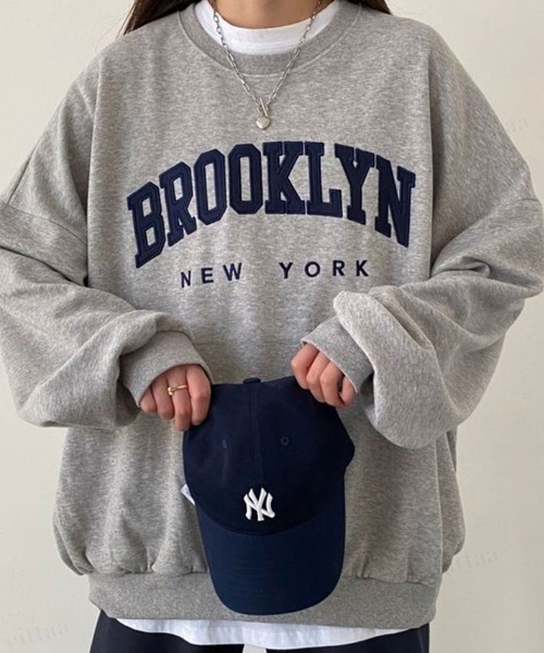 Dalfwin(ダールフィン)の「【裏起毛アリ】2022AW スウェット 秋冬 韓国スウェット BROOKLYNワッペンロゴスウェット オーバーサイズ ビックサイズ レディース(スウェット・レディース・オートミール/グレー/ネイビー・FREE)」の5枚目の写真