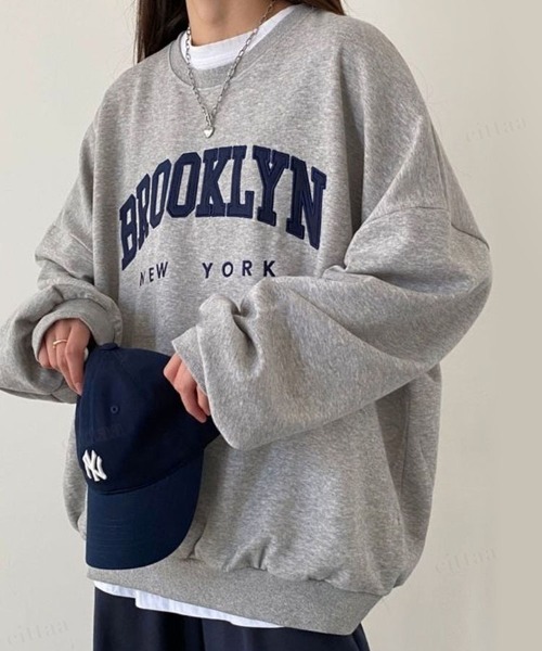 Dalfwin(ダールフィン)の「【裏起毛アリ】2022AW スウェット 秋冬 韓国スウェット BROOKLYNワッペンロゴスウェット オーバーサイズ ビックサイズ レディース(スウェット・レディース・オートミール/グレー/ネイビー・FREE)」の6枚目の写真