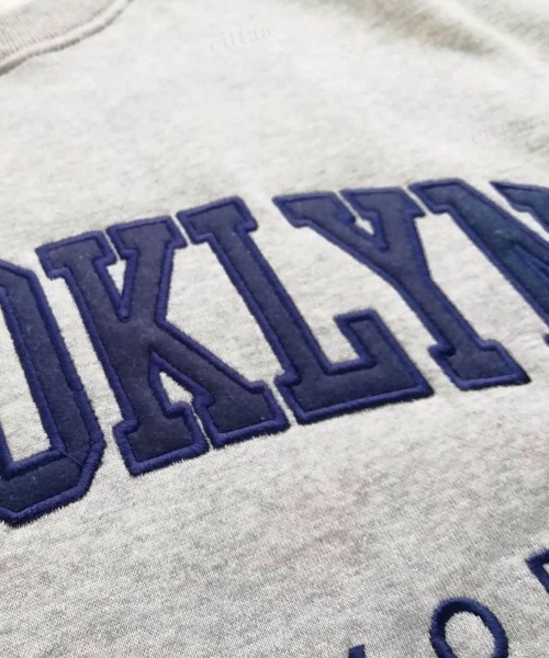 Dalfwin(ダールフィン)の「【裏起毛アリ】2022AW スウェット 秋冬 韓国スウェット BROOKLYNワッペンロゴスウェット オーバーサイズ ビックサイズ レディース(スウェット・レディース・オートミール/グレー/ネイビー・FREE)」の11枚目の写真