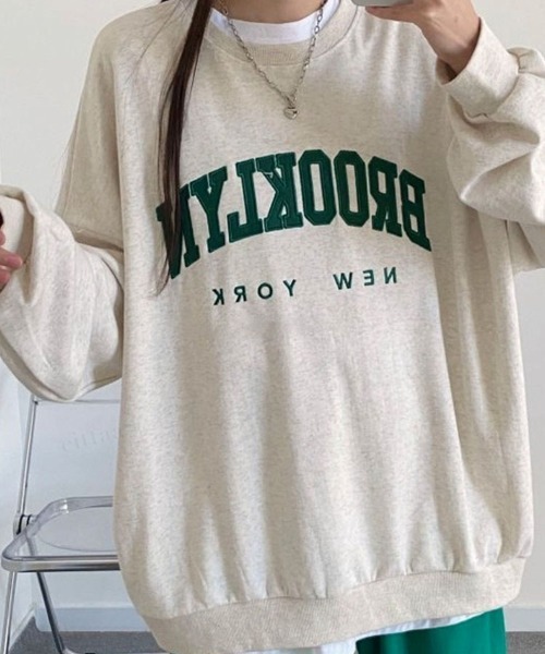 Dalfwin(ダールフィン)の「【裏起毛アリ】2022AW スウェット 秋冬 韓国スウェット BROOKLYNワッペンロゴスウェット オーバーサイズ ビックサイズ レディース(スウェット・レディース・オートミール/グレー/ネイビー・FREE)」の15枚目の写真