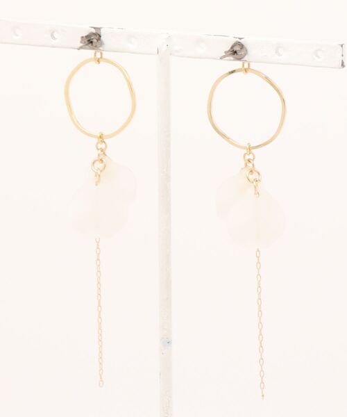 tone(トーン)の「【雨あがりの森】花びらフープ・ピアス(MA)(ピアス(両耳用)・レディース・シルバー/ゴールド・FREE)」の3枚目の写真