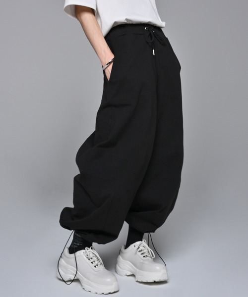 ADRER(アドラー)の「heavy cotton untidy over size easy sweat pants / ヘビーコットンアンタイディーオーバーサイズイージースウェットパンツ(スウェットパンツ・メンズ・ブラック/グレー/ホワイト・X-SMALL/SMALL/MEDIUM/LARGE)」の21枚目の写真