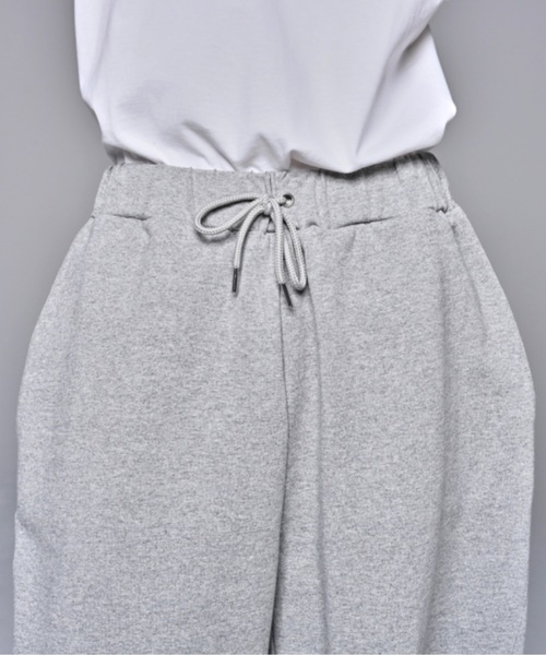 ADRER(アドラー)の「heavy cotton untidy over size easy sweat pants / ヘビーコットンアンタイディーオーバーサイズイージースウェットパンツ(スウェットパンツ・メンズ・ブラック/グレー/ホワイト・X-SMALL/SMALL/MEDIUM/LARGE)」の7枚目の写真
