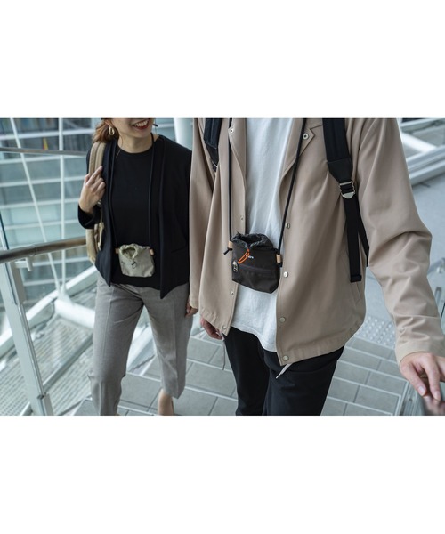 GLOBAL FORME CONCRETE(グローバルフォルムコンクリート)の「【stairs】SUSTAINA 01 ネックポーチ スマホショルダー(ショルダーバッグ・メンズ・ベージュ/ブラウン/グレイッシュブルー/ブラック・FREE)」の20枚目の写真
