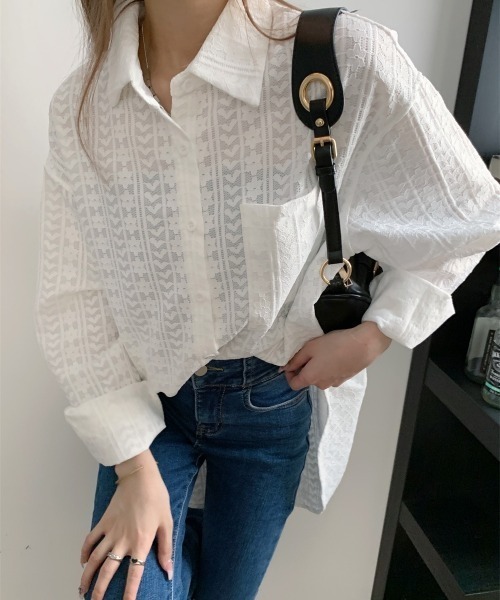 SHEENA（シーナ）の「オーバーサイズレースシャツ（シャツ/ブラウス・レディース・ブラック/オフホワイト・M）」の7枚目の写真