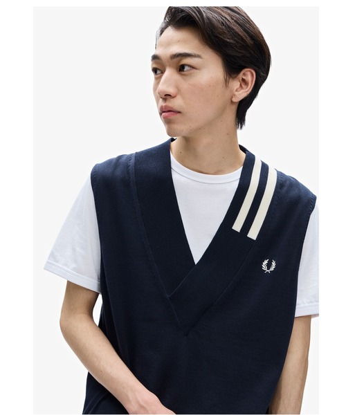 FRED PERRY アイボリー Vネックベスト FRED PERRY アイボリー Vネックベスト FRED PERRY（フレッド