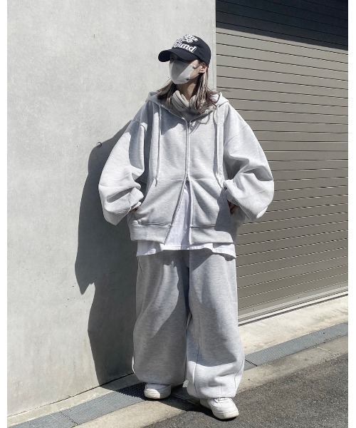 YACA SS EMBROIDERY LOGO ZIP HOODIE パーカー YACA（ヤーカ）の「SS EMBROIDERY LOGO ZIP HOODIE/エンブロイ