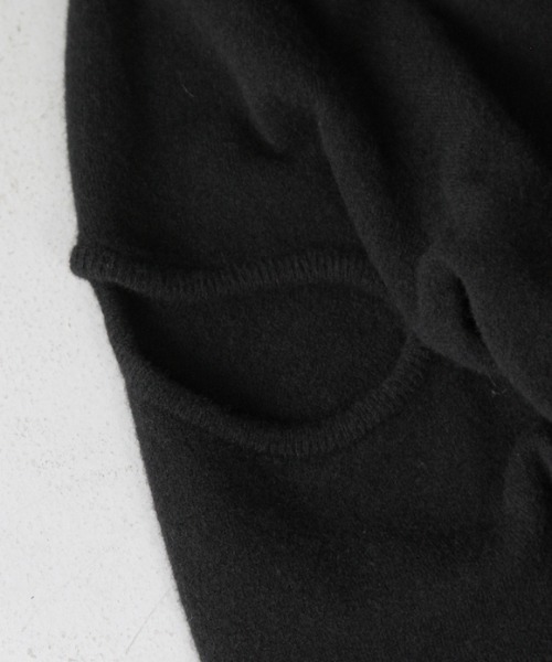 TOGA VIRILIS(トーガ ビリリース)の「TOGA VIRILIS Hole Knit Pulloiver(ニット/セーター・メンズ・ブラック・M)」の4枚目の写真