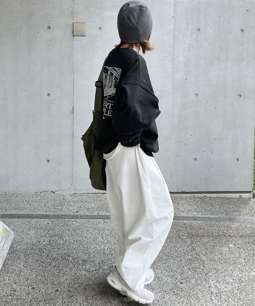 Chillfar(チルファー)の「アソートバックプリントスウェット(スウェット・レディース・ブラック/ホワイト系/アイボリー系2/アイボリー系3/アイボリー系4/アイボリー系/グレー/ネイビー系/グレー系/ネイビー系2/ホワイト/アイボリー系1/ネイビー系1/グリーン/レッド/ピンク/オートミール/ネイビー/ブラック系・FREE)」の21枚目の写真